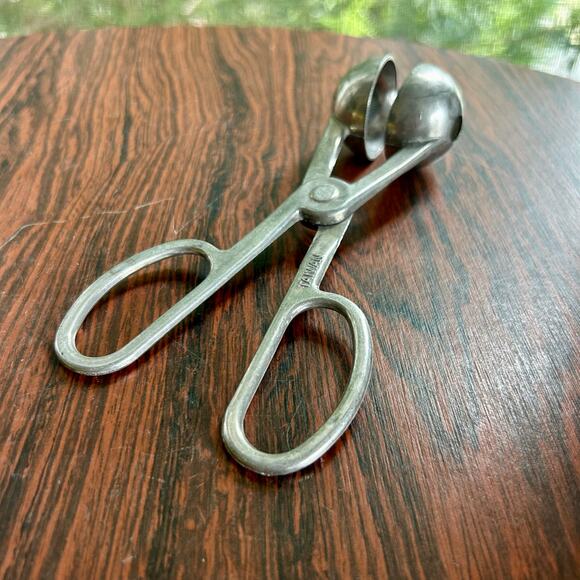 Vintage Metal Meatball Tongs – Mid Century Food Scoop Tool Taiwan Kitchen Gadget - Picture 1 of 8